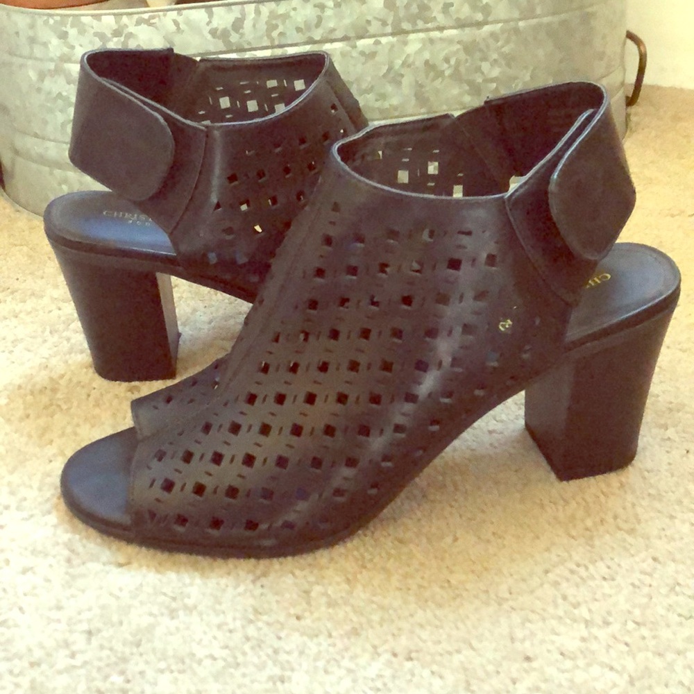 Worn once super cute black heel women’s size 12